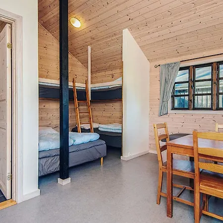 5 Person Relaxing In Hébergement de vacances *